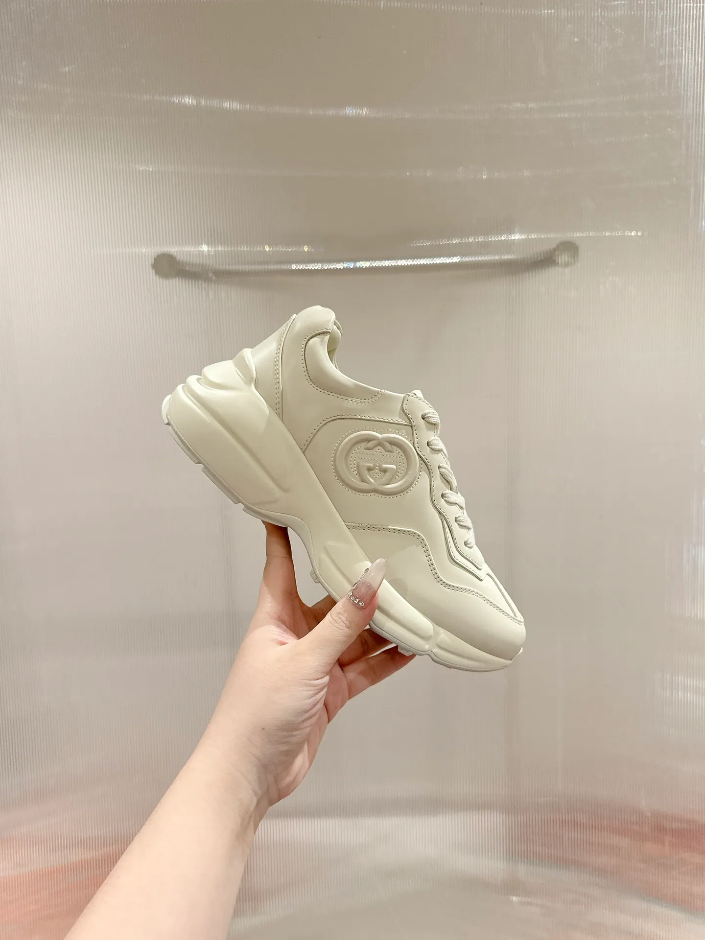 👟👟Ex-factory price 700👟👟 Men's size +10 🇮🇹Italy🇮🇹Gucci GUCCI🇮🇹Dad shoes (purchase level) (original replica) 👑 The original version purchased by Taikoo Hui has been continuously improved and upgraded in details, from the packaging of the shoes - anti-counterfeiting markings - shoe box accessories - fabric optimization - outsole technology - stitching and routing - oil edge technology. We do our best ◼️ Outsole: original plate molding ◼️ Upper: original grade A imported cowhide 🐮 ◼️ lining: original grade A mixed sheepskin 🐑 ◼️ Feet: original grade A mixed sheepskin 🐑 ◼️ Medium and low belt LOGO + original injection molding foot technology + original lasting technology ◼️ Original full set of customized packaging (anti-counterfeiting chip + a cloth bag + GUCCI card envelope + electronic invoice with credit card slip + shoelaces) ◼️ All details of the higher version are consistent with the original version (note the comparison) ◼️ Code number: 35-40 for women and 39-44 for men